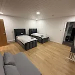 Birmingham City Centre- 9 Bed House With Free Parking