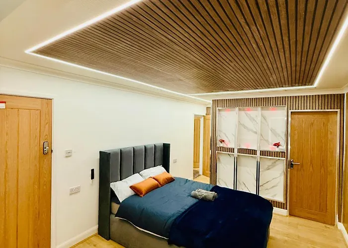 Birmingham City Centre- 9 Bed House With Free Parking
