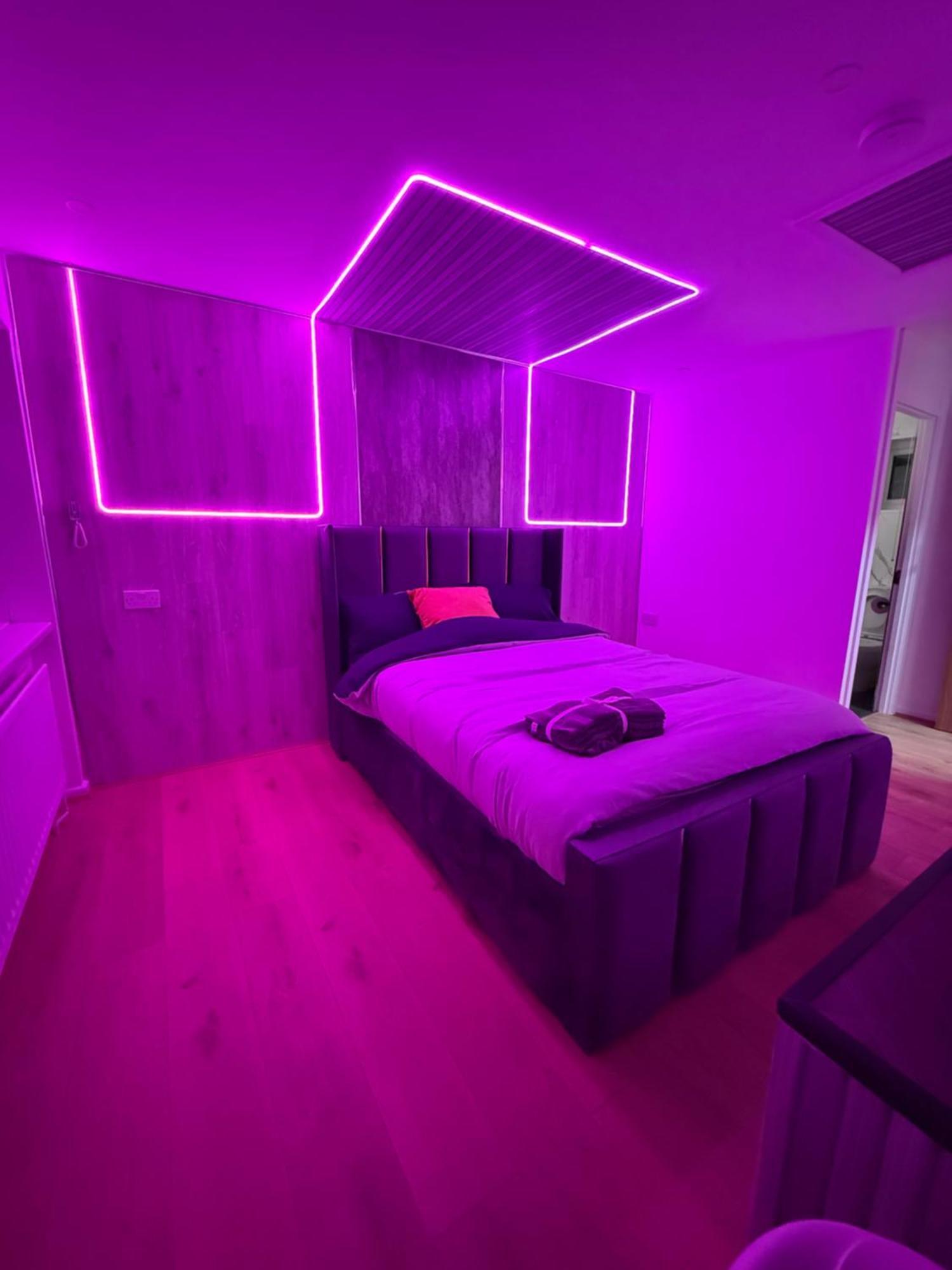 Centre- 9 Bed House With Free Parking Apartment *