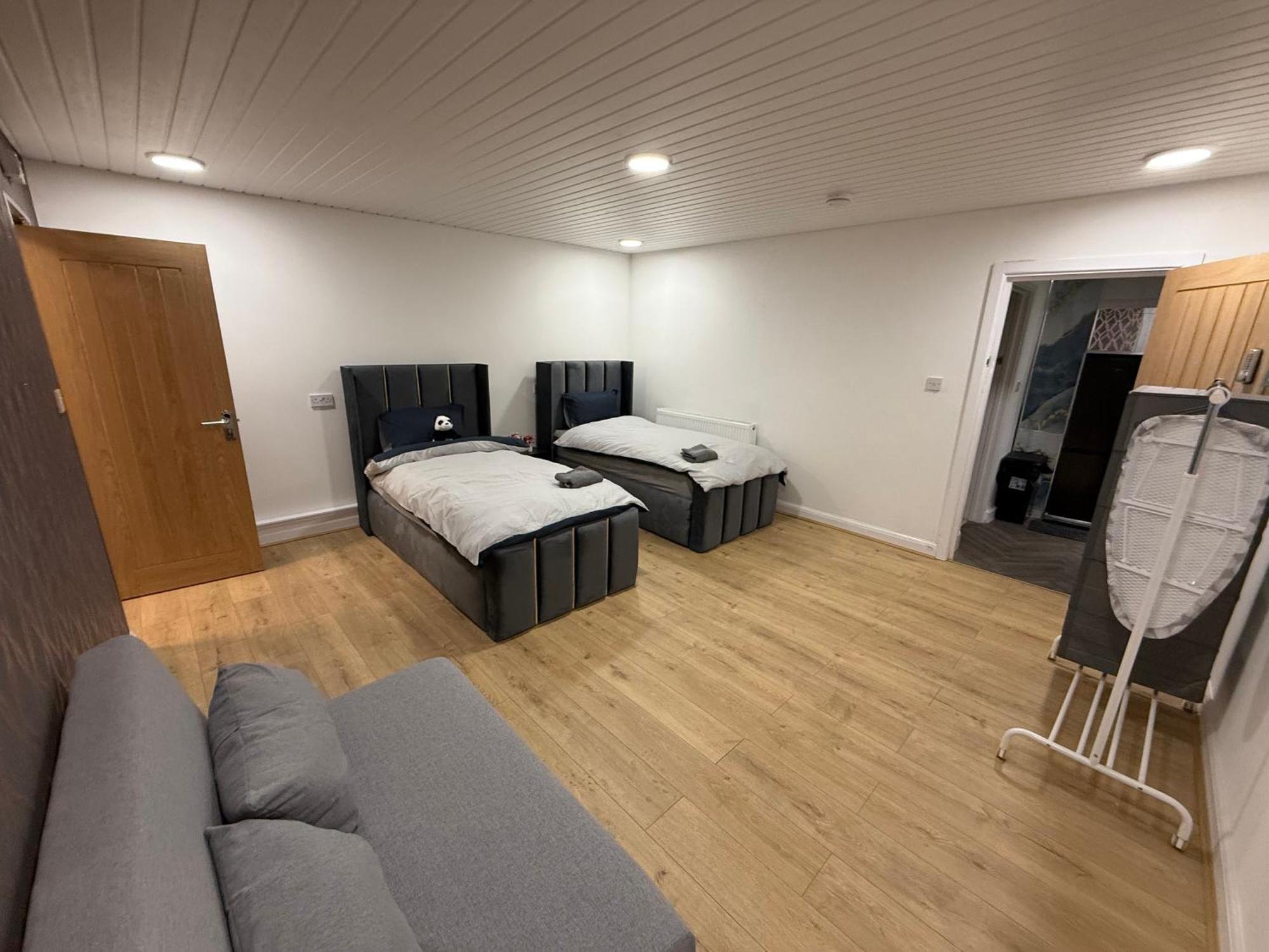 Apartment Centre- 9 Bed House With Free Parking Birmingham