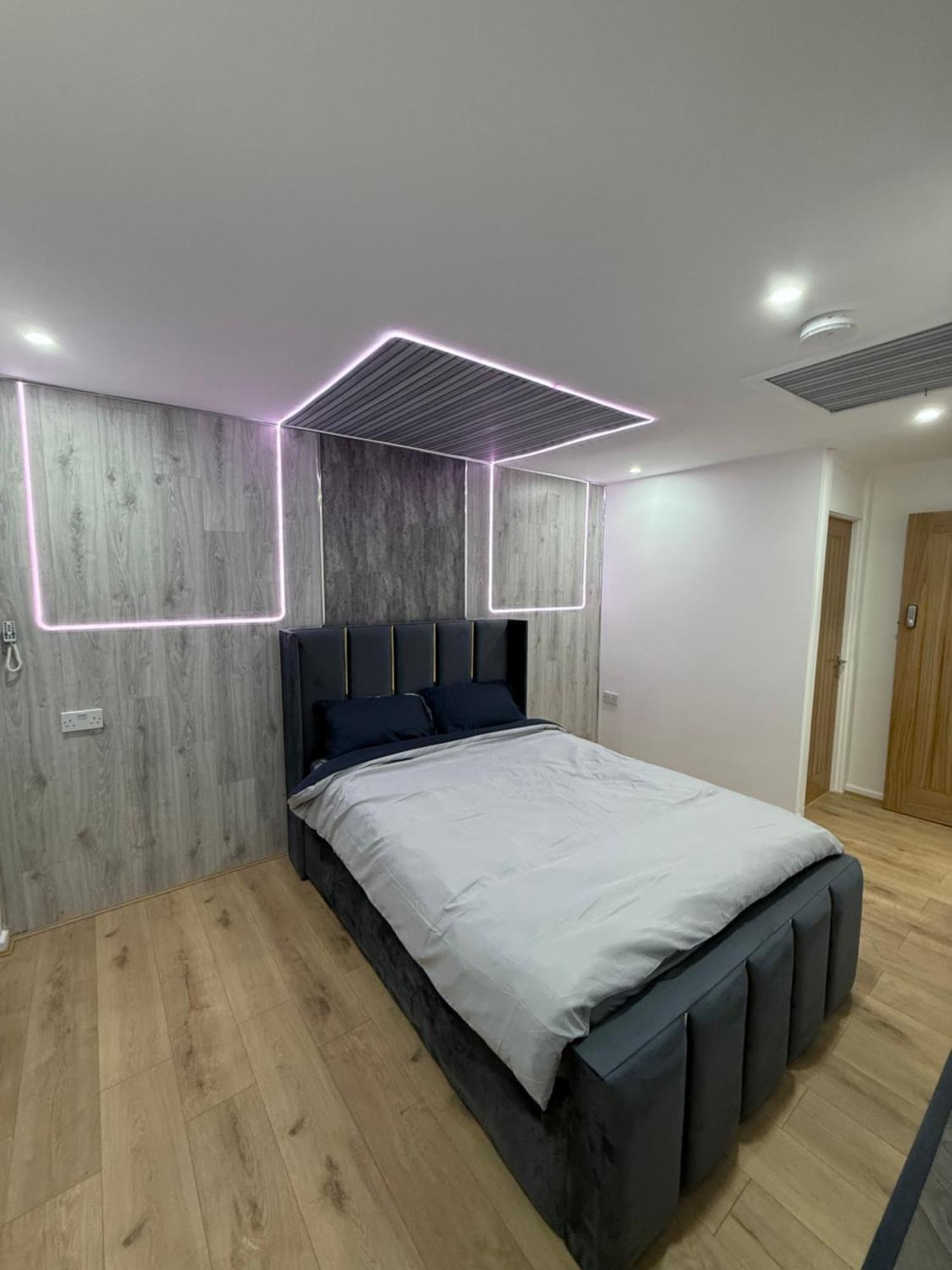 Apartment Centre- 9 Bed House With Free Parking Birmingham