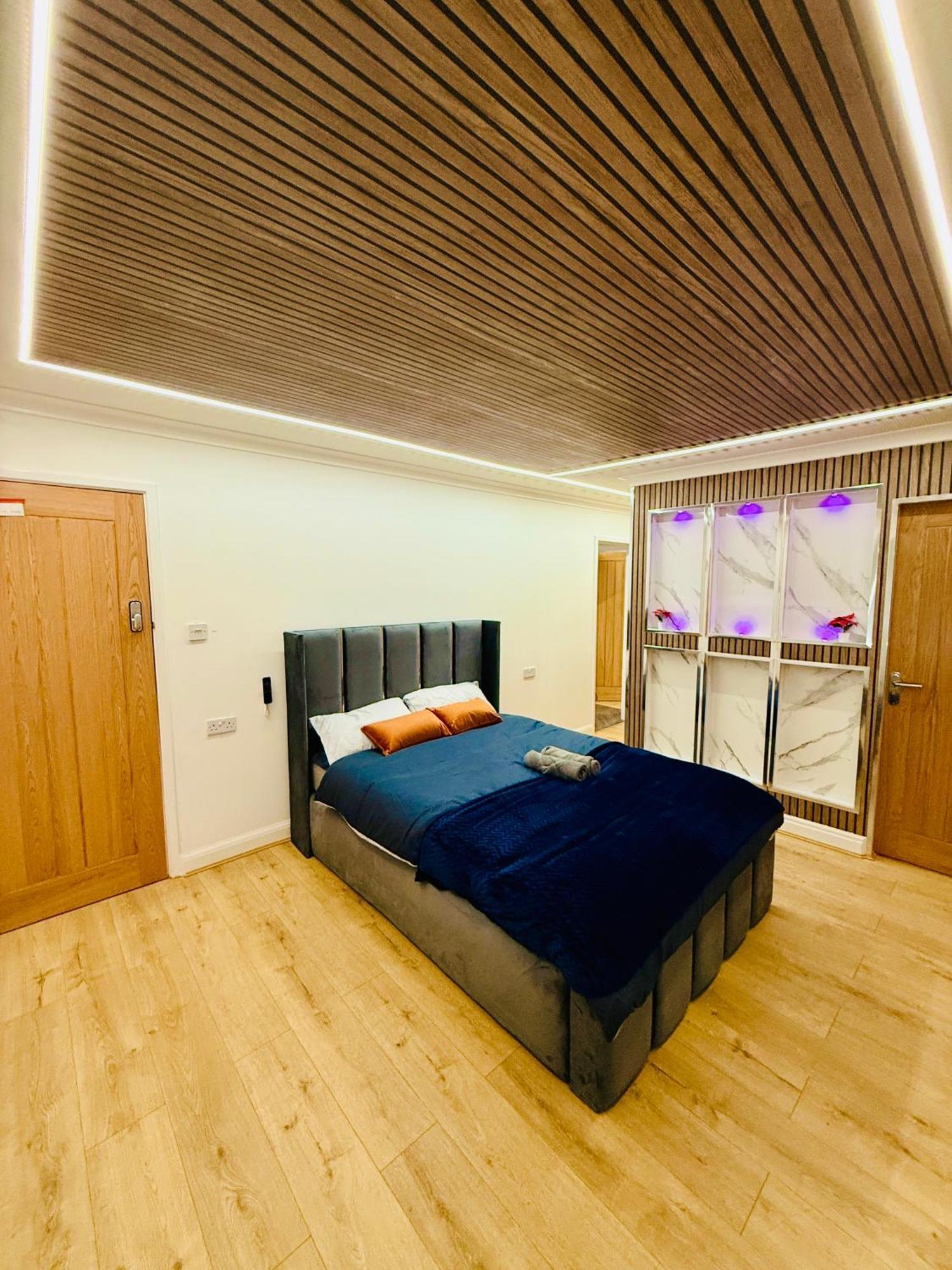 Apartment Centre- 9 Bed House With Free Parking