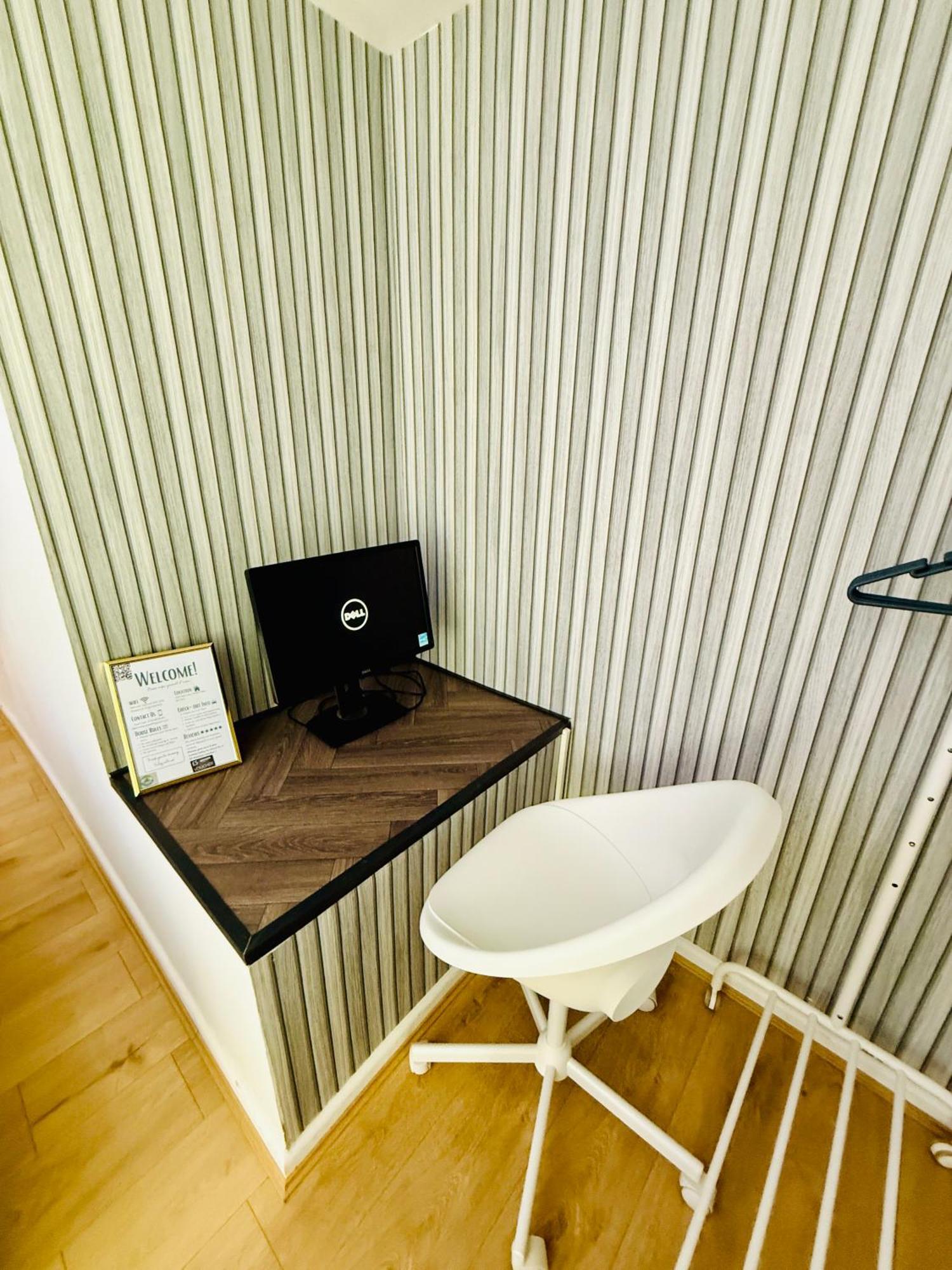 Centre- 9 Bed House With Free Parking Apartment *