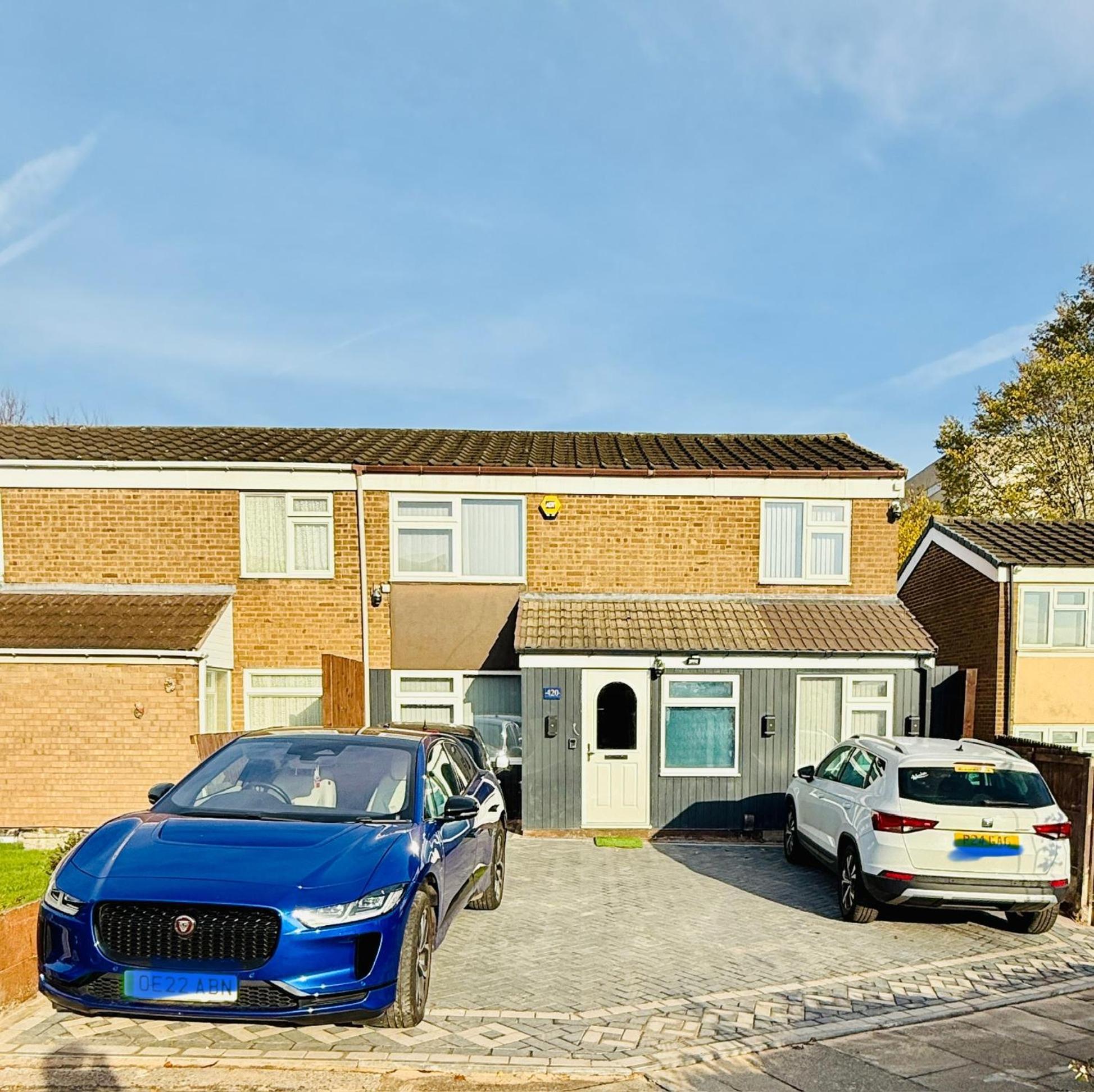 Centre- 9 Bed House With Free Parking Apartment *